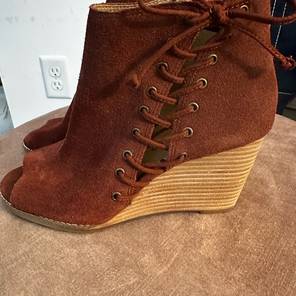 Lucky Brand Tan Wedge Ankle Boots